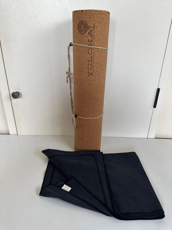Yoloha Sustainable Yoga Mat and Blanket 