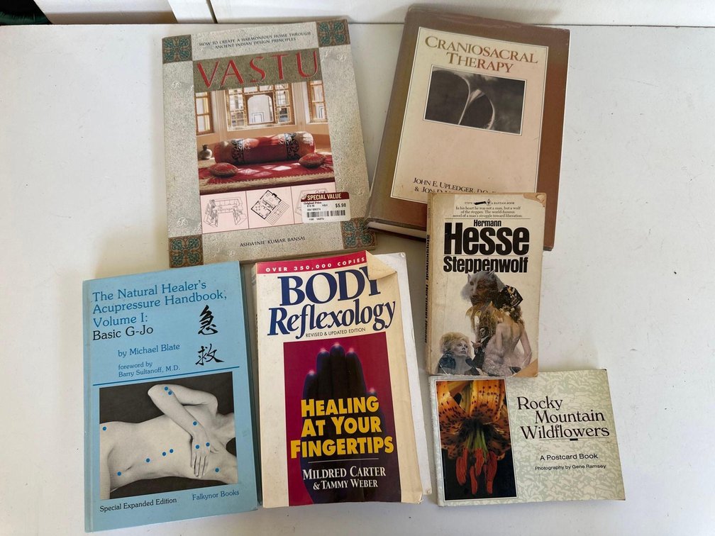 Mixed Lot of Books on Therapy, Reflexology and Art/Decor 