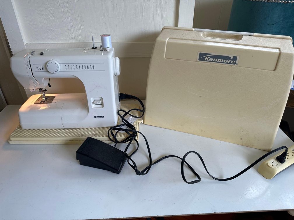 Kenmore Sewing Machin with Cover/Case