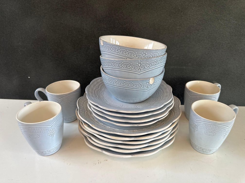 Gray/Blue Hue China Set 