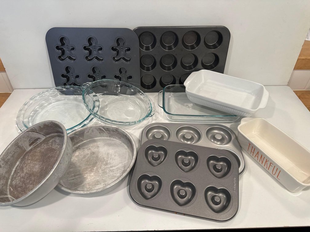 Pie Dishes, Baking Dishes and Baking Molds 