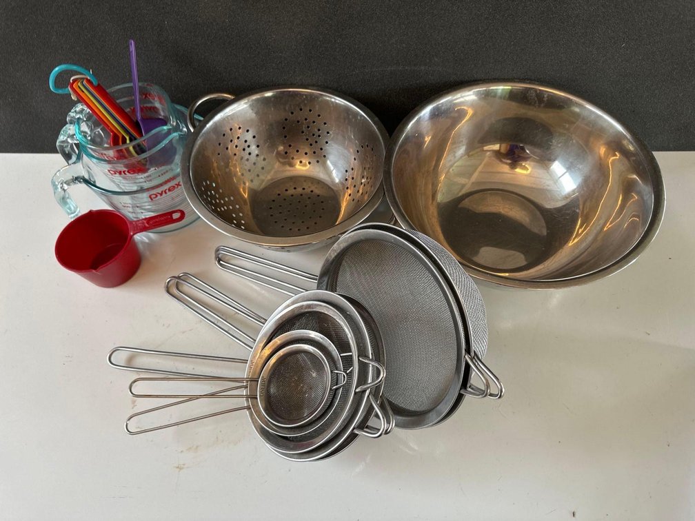 Measuring Cups, Mixing Bowl, Shifters and Strainer 