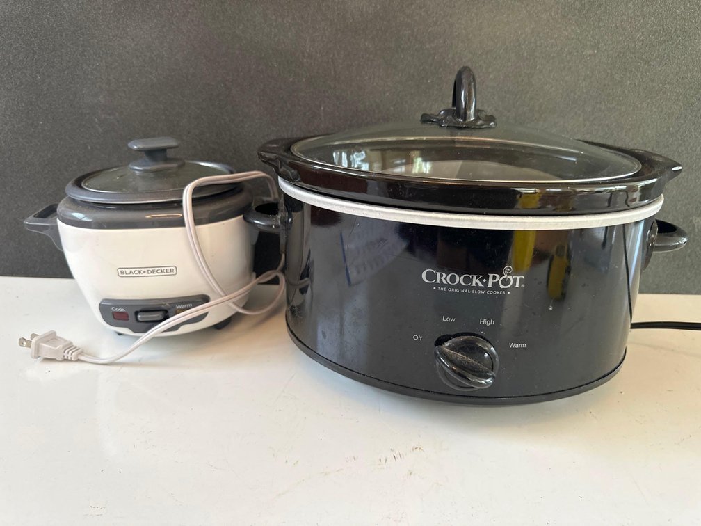 Crock-Pot Slow Cookier and Black & Decker Ricer Cooker 