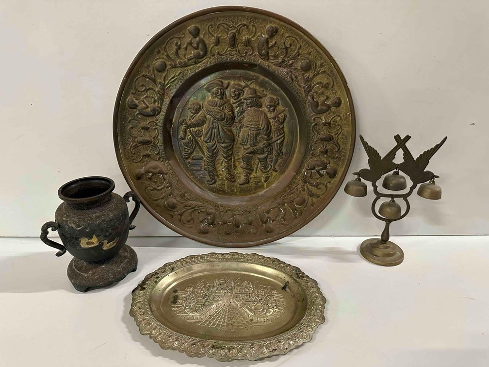 Antique/Vintage Brass Vase, Dishware and Decor 