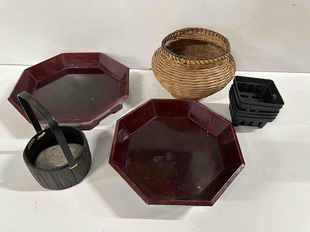 Mixed Lot of Decorative and Plastic Displays 