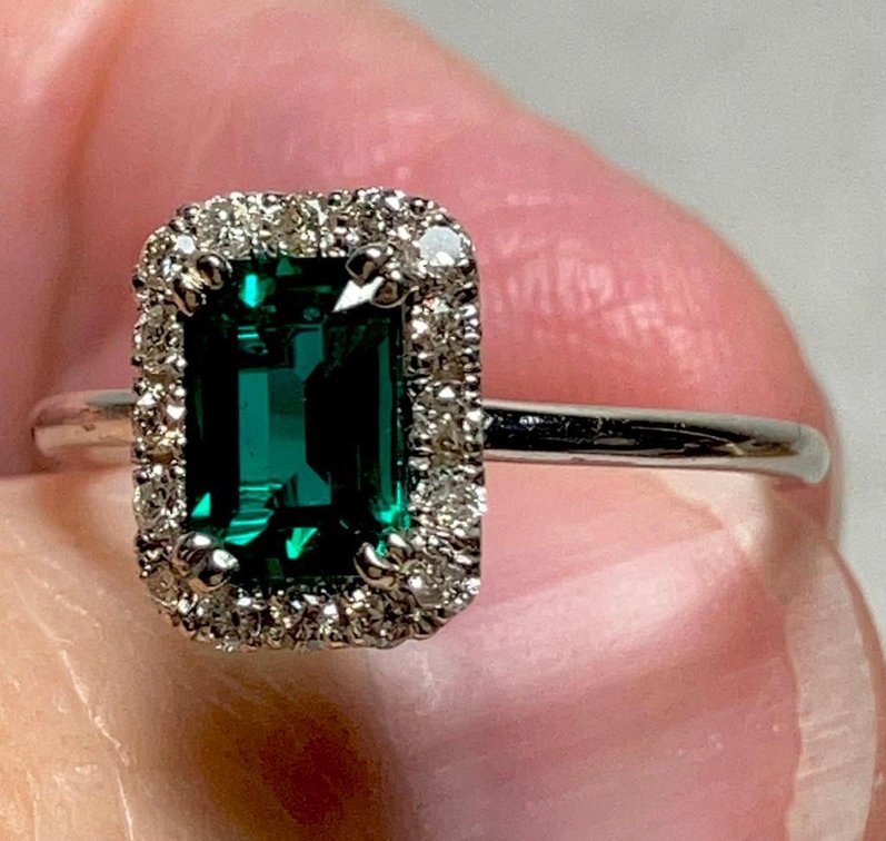 NEW 14K Sold Gold with Brilliant Natural Diamond Ring with Deep Green Chatham Emerald Center Stone