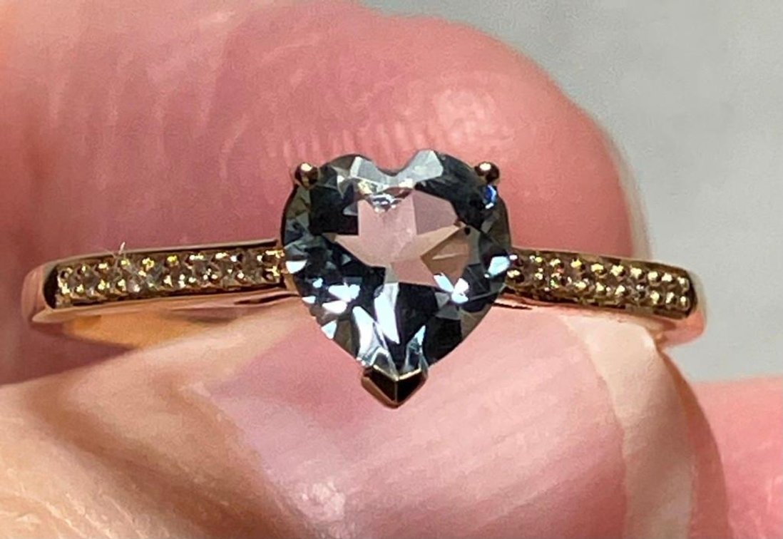 NEW 14K Solid Gold Ring with Heart Shaped Natural Aquamarine Center