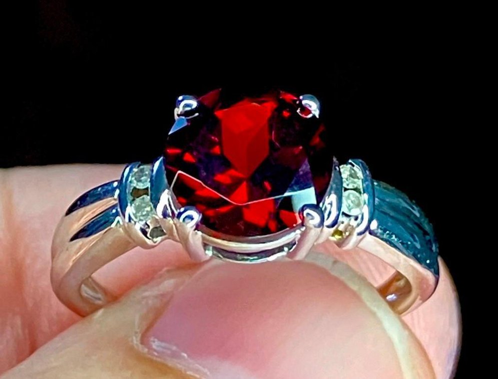 10K Genuine Gold Ring with Red Garnet and Diamond Accents  3.05 Grams