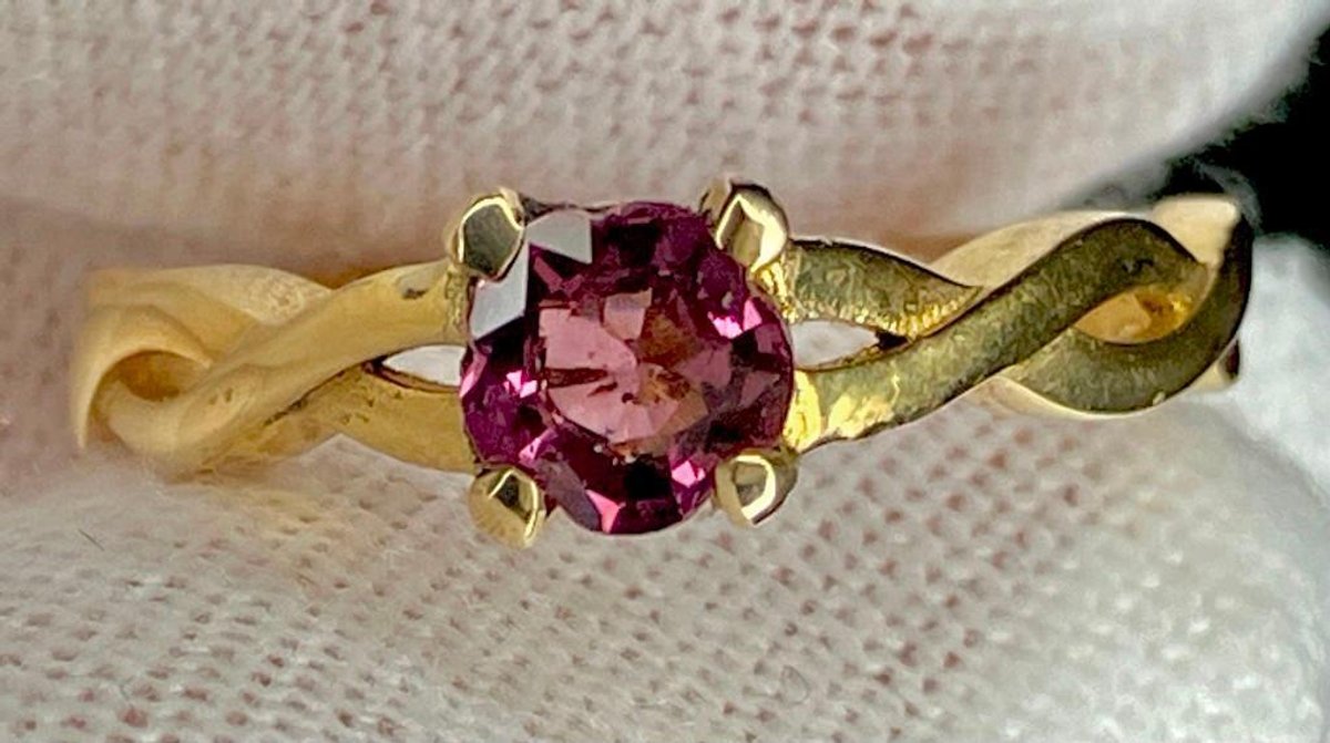 10K Genuine Gold with Raspberry Tourmaline Solitaire Ring
