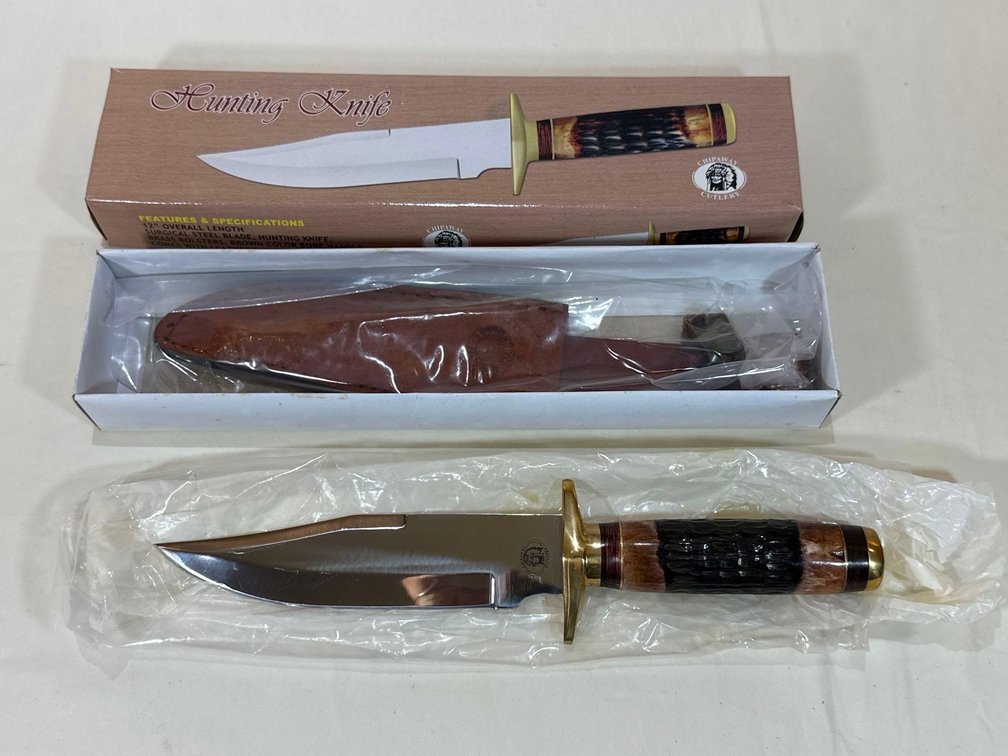 New in Box - Chipaway Hunting Knife with Sheath 