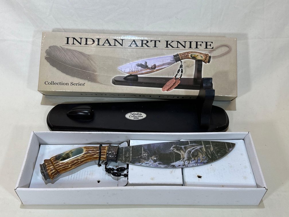 Indian Art Wildlife "Wolf" Collection Series 2006 Knife 