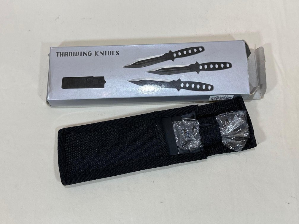 New in Box - Set of Three Throwing Knives 
