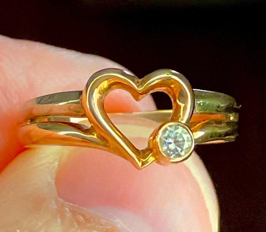 14K Solid Gold Heart Ring with Diamond