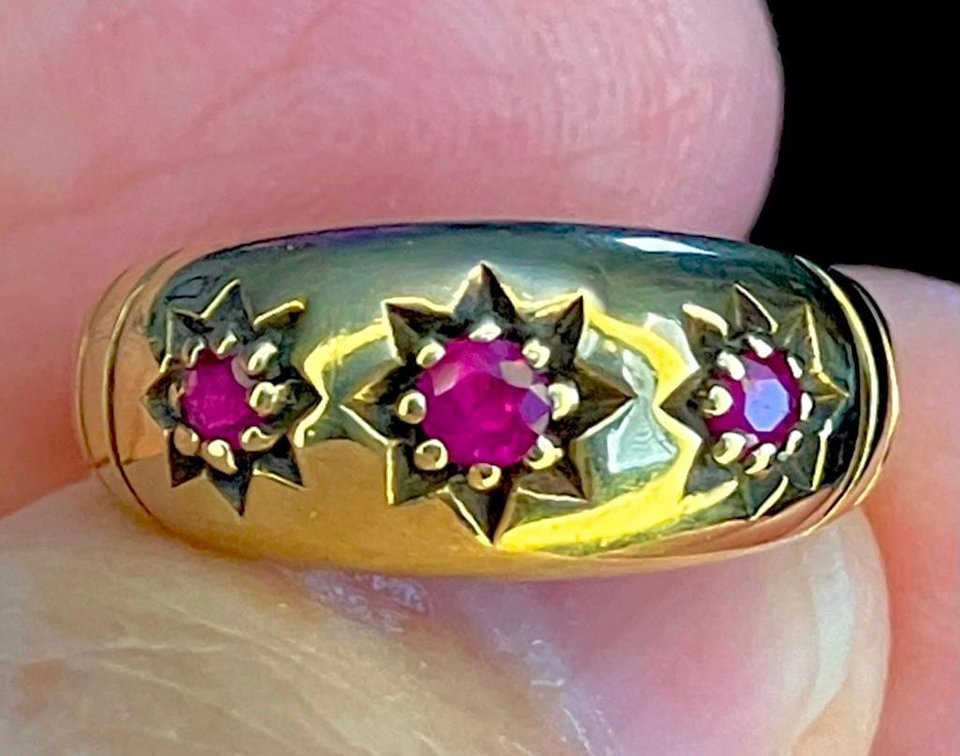 10K Genuine Gold Ruby Ring 3 Stones  3.2 Grams