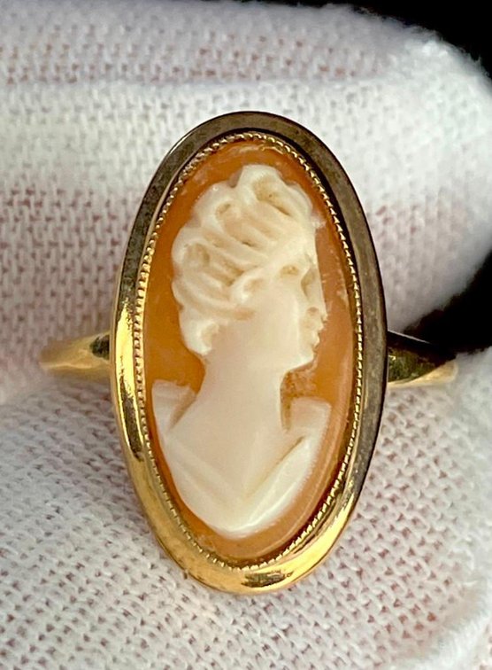 10K Genuine Gold Cameo Ring 