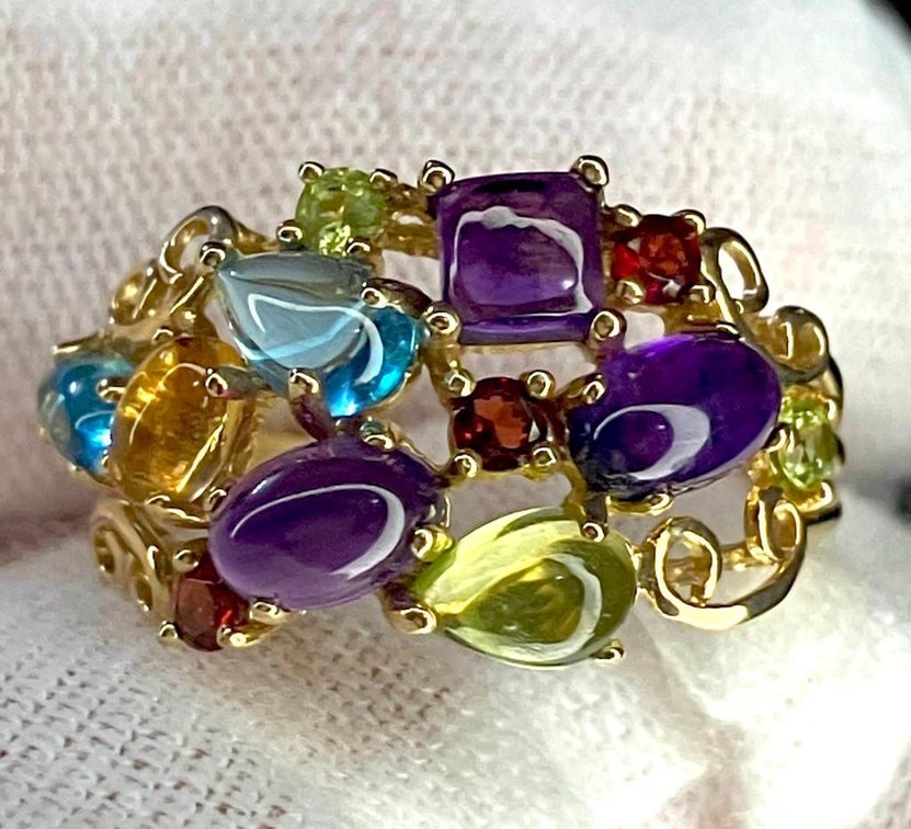 10K Genuine Gold Ring with Multiple Gemstones  3.80 Grams