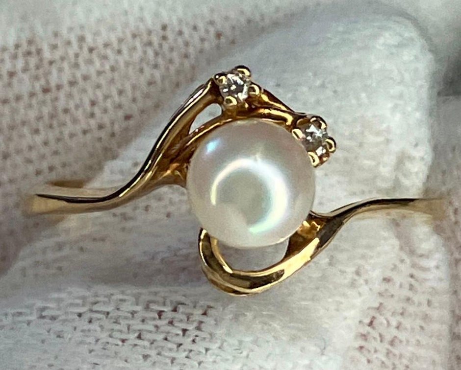 10K Genuine Gold White Pearl and Diamond Ring