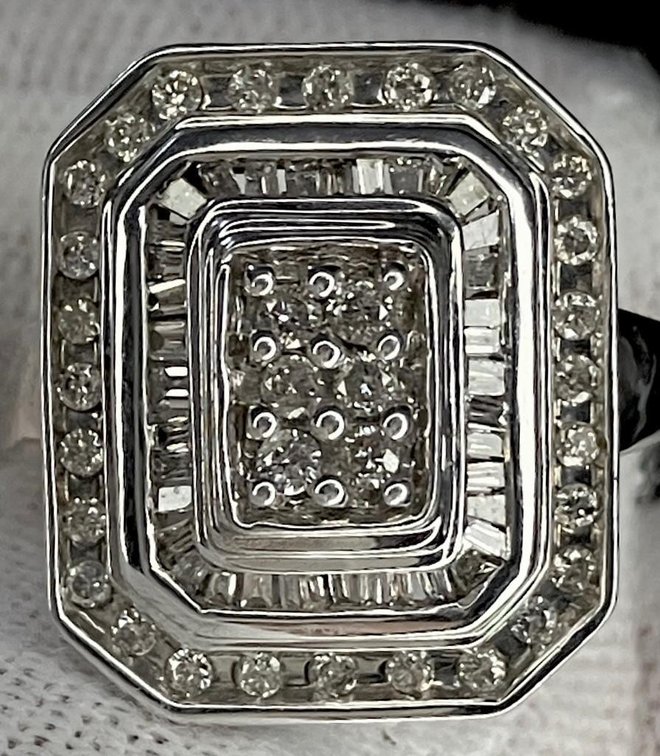 10K Genuine Gold Moissanite Ring   3.90 Grams