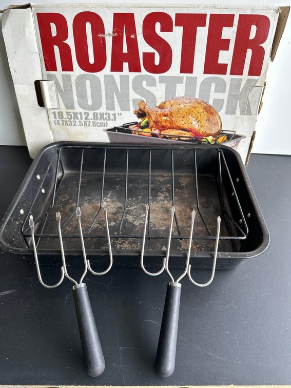 Non-stick 18.5X12.8 Roaster with Roasting Forks 