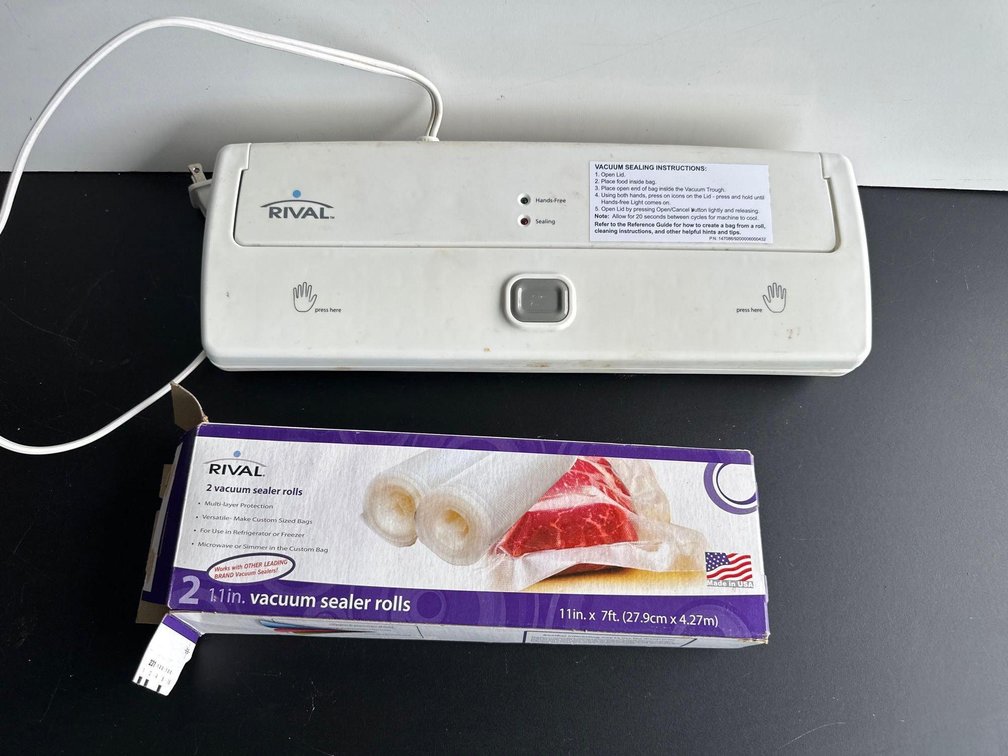 Rival Vacuum Sealer with Extra Bags 