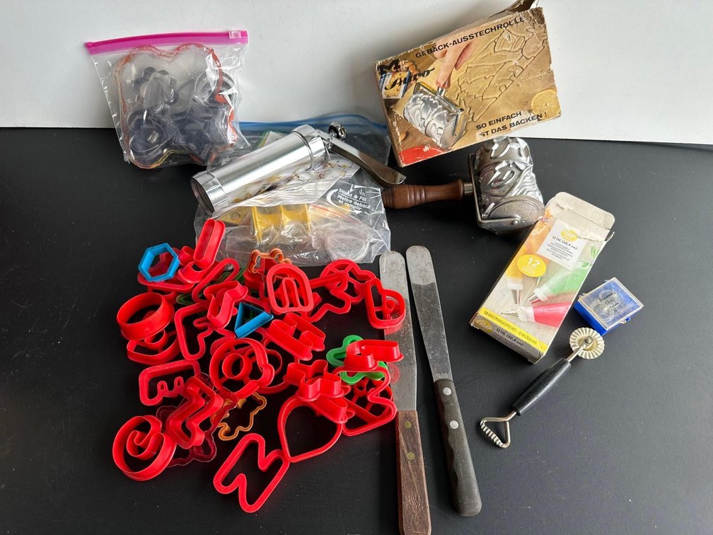 Mixed Lot of Cookies Making and Decorating Items 