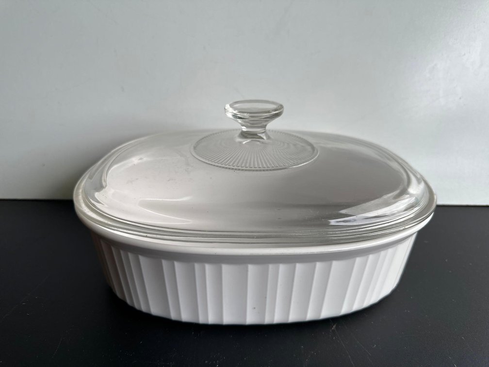 Corning Ware 3.8 Liter White Baking Dish with Lid 