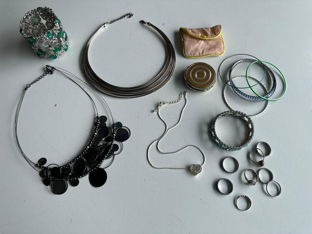 Mixed Lot of Fashion Jewelry 