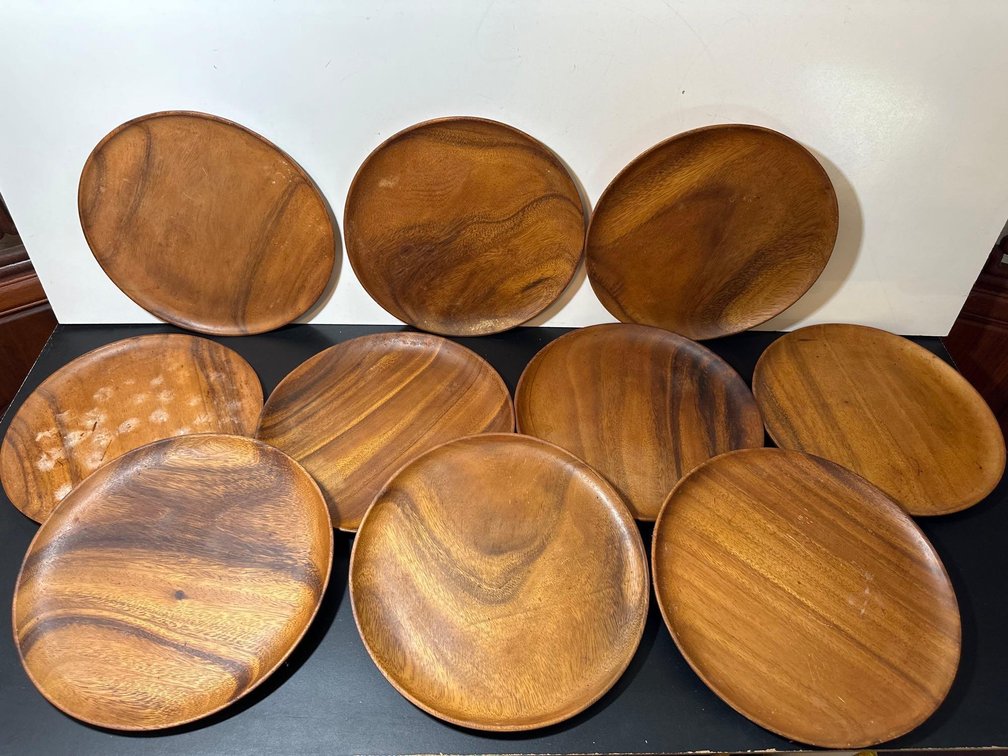 (X's 10) Wood Plates / Chargers 