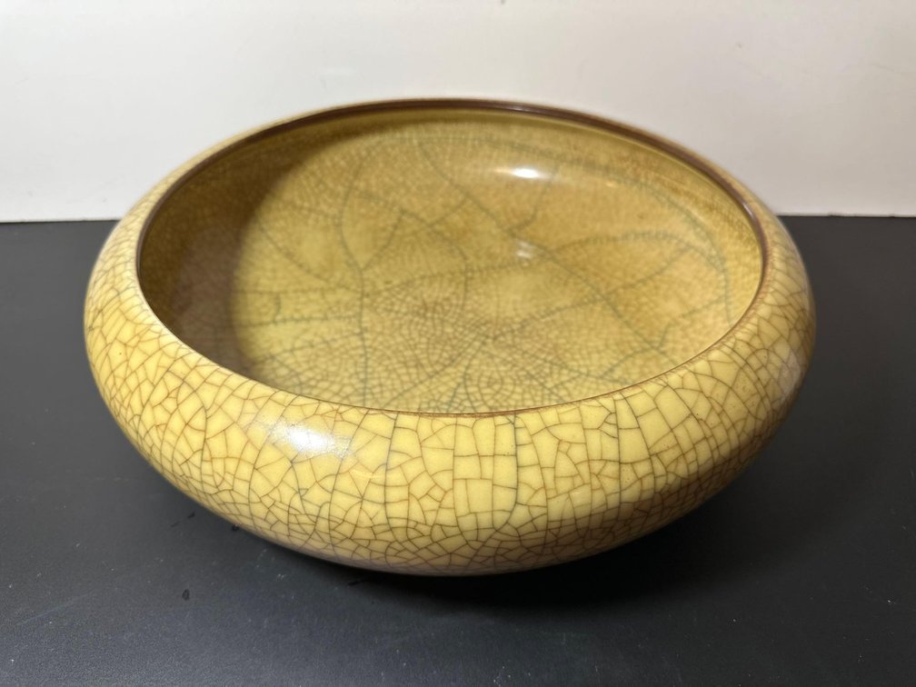 14" Round Crackle Design Yellow Bowl 