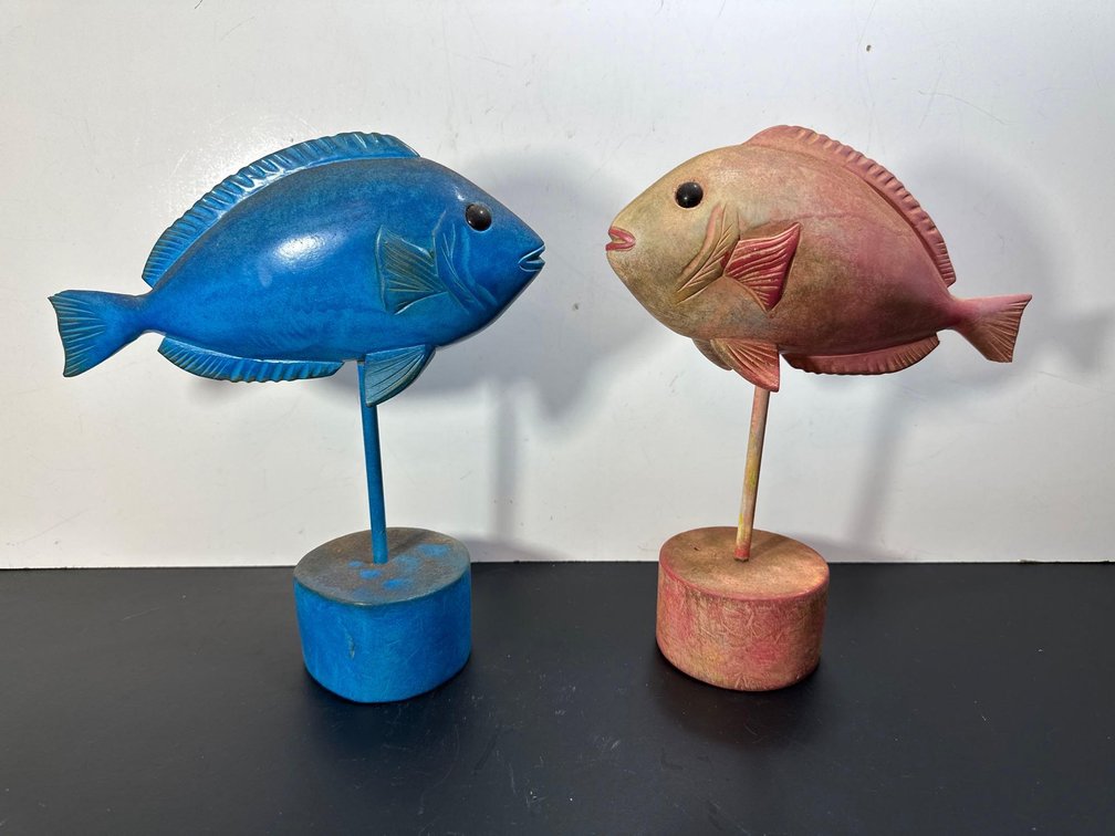 (X's 2) Blue and Pink Wood Panted Fish On Stand Decor 