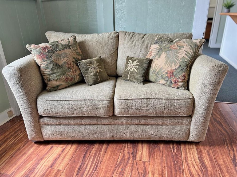 Upholstered Loveseat w/cushions