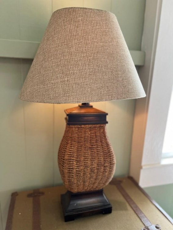 Fancy Rattan-wrapped Table Lamp