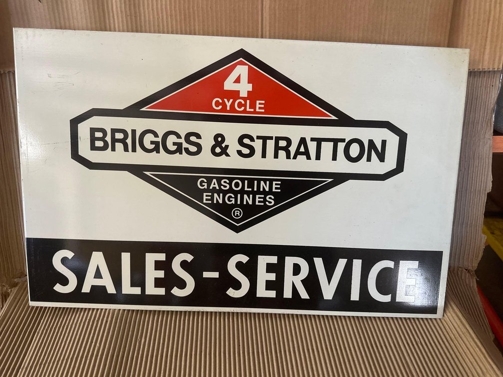 Metal 4 Cycle BRIGGS & STRATTON Gasoline Engines Sign