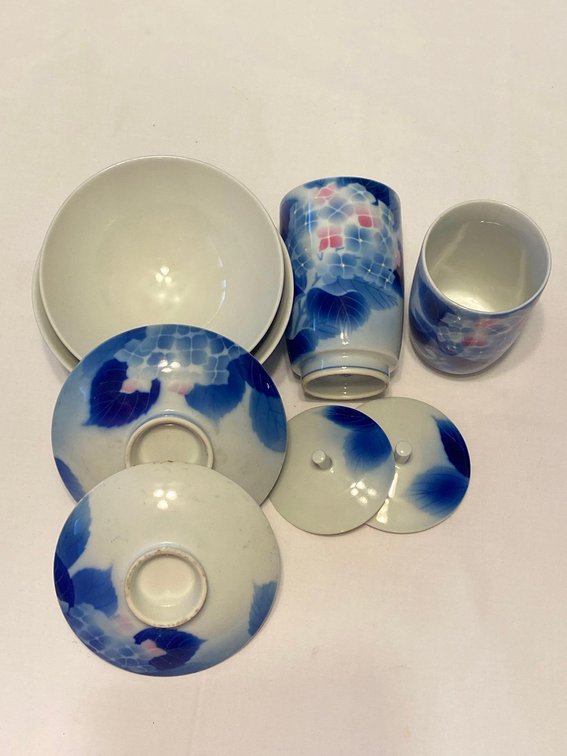 Two Porcelain Rice Bowls and Two Tea Cups