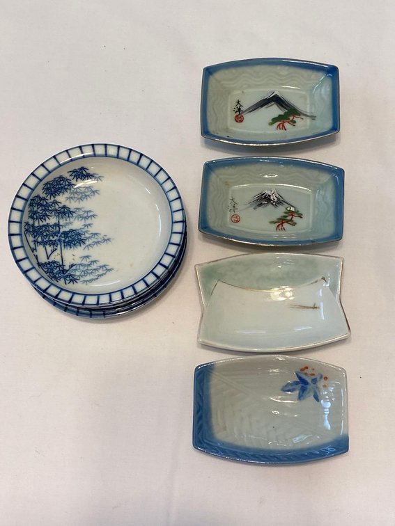 Vintage Japanese Porcelain Four Matching and Four Complimentary Design Side Plates