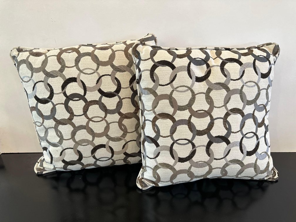 (X's 2) Matching Decorative Throw Pillows