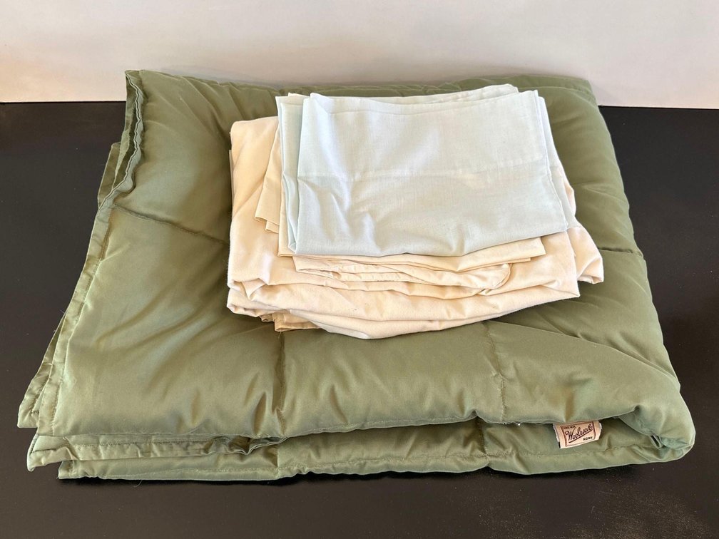 Twin Size Sheet Set and Lightweight Feather Duvet