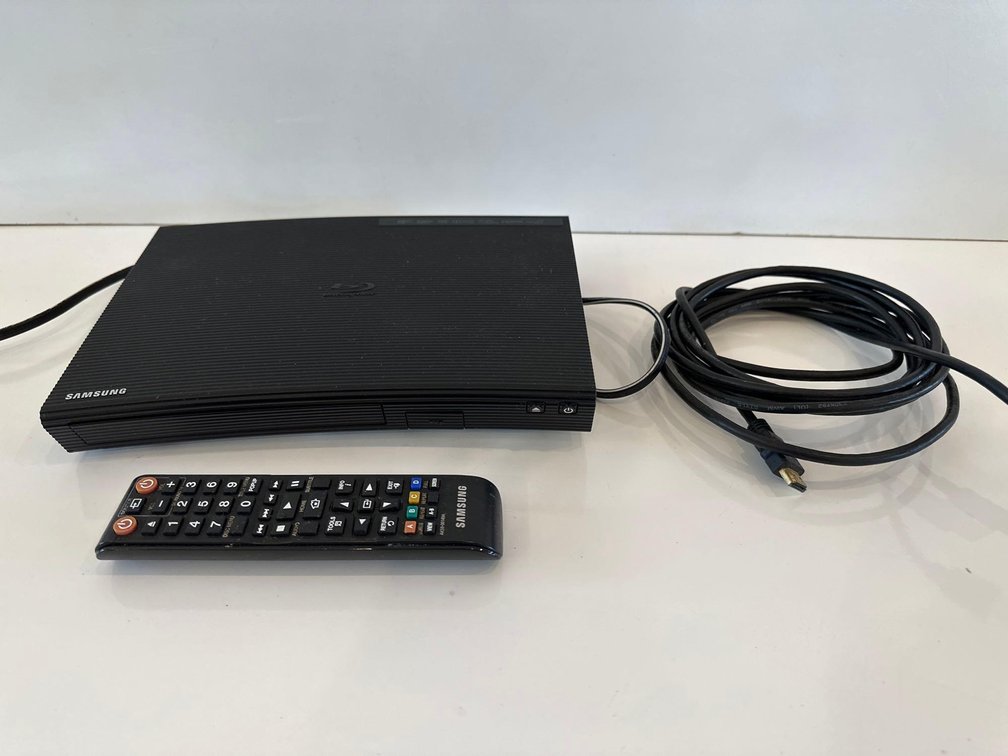 Samsung BD-JM57C Blue-Ray Player with Remote and HDMI Cable