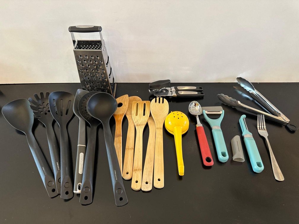 Mixed Lot of Kitchen Utensils