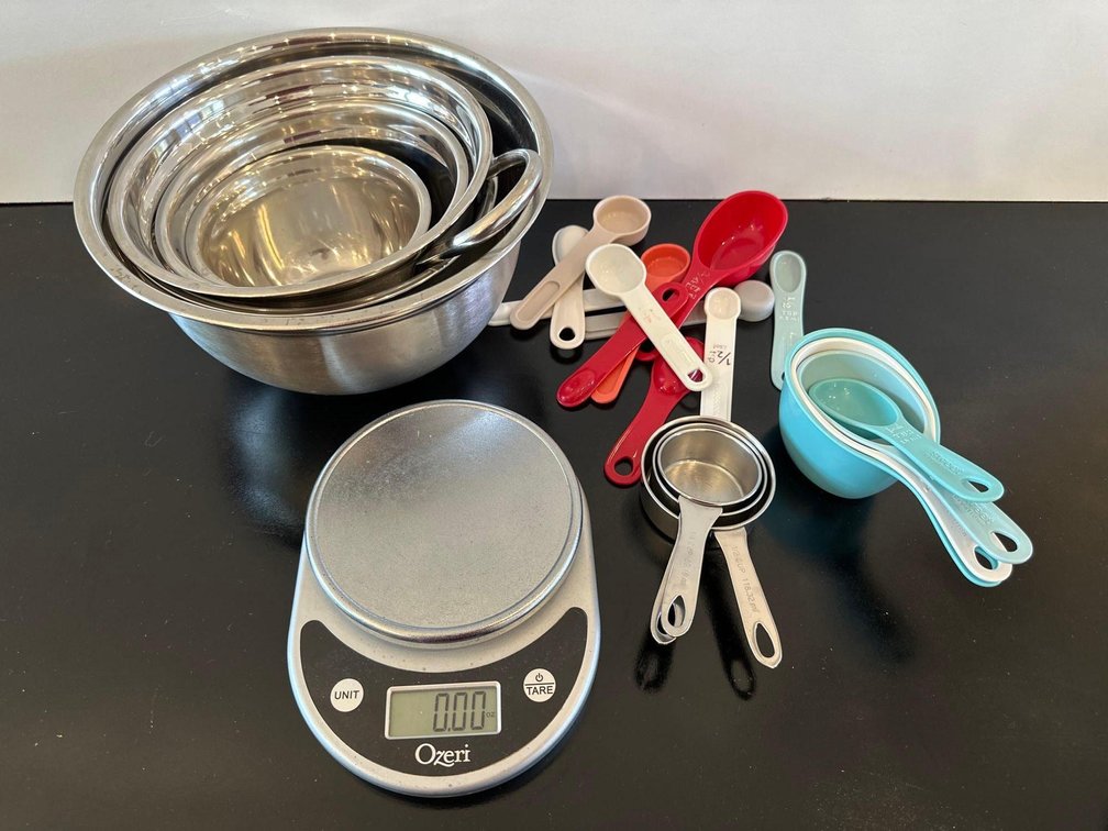 Mixed Lot of Mixing Bowls, Measuring Cups, and Food Scale