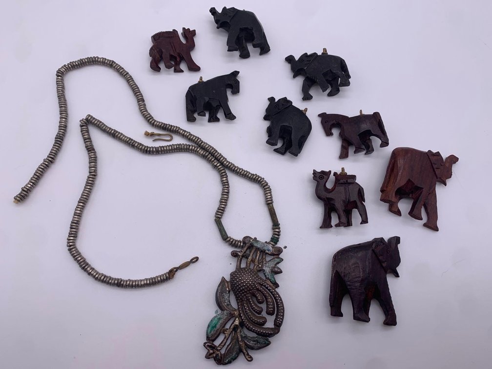 Antique Metal Necklace Broken & Wooden Elephants Animals