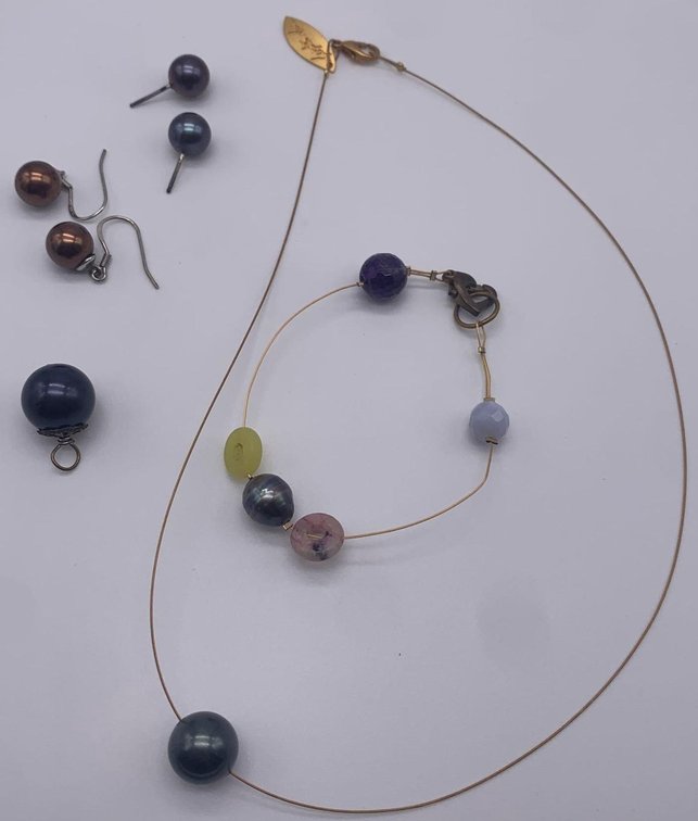 Lot of Pearl Jewelry Pieces 