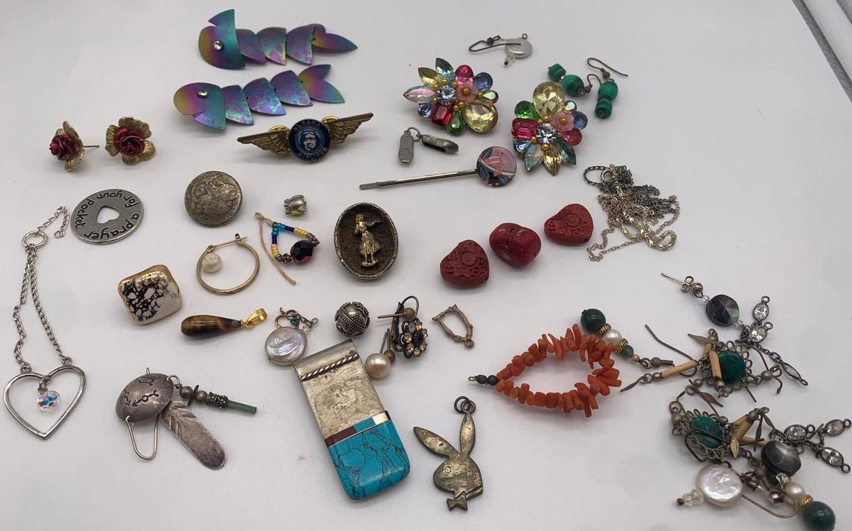 Lot of Earrings & Miscellaneous 