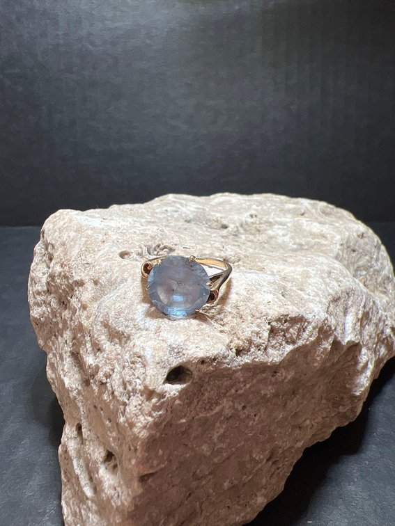 10k Gold and Topaz Ring