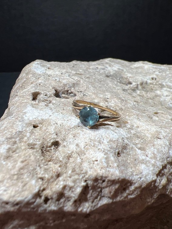 10k Gold Blue Spinel Ring