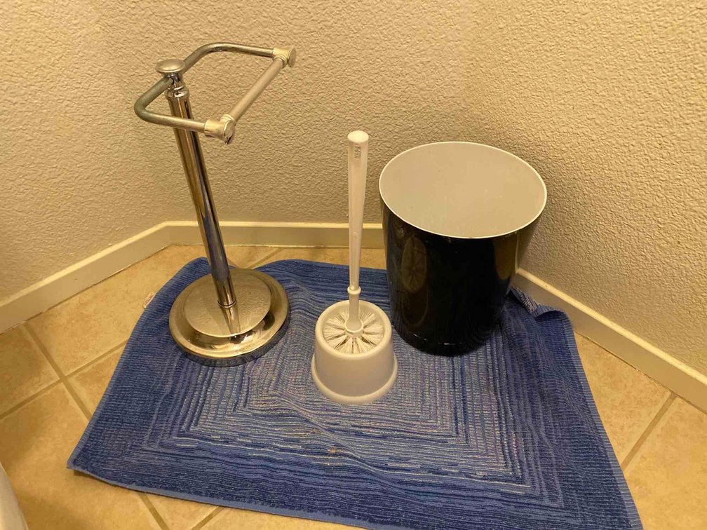 Mixed Lot of Bathroom Essentials