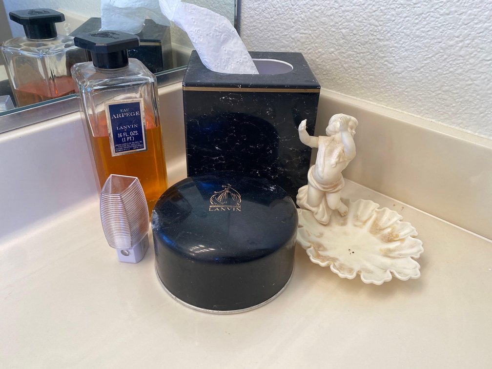 Mixed Lot of Bathroom Vanity Items
