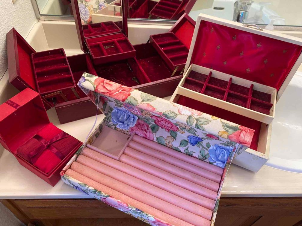 (X's 4) Jewelry Boxes