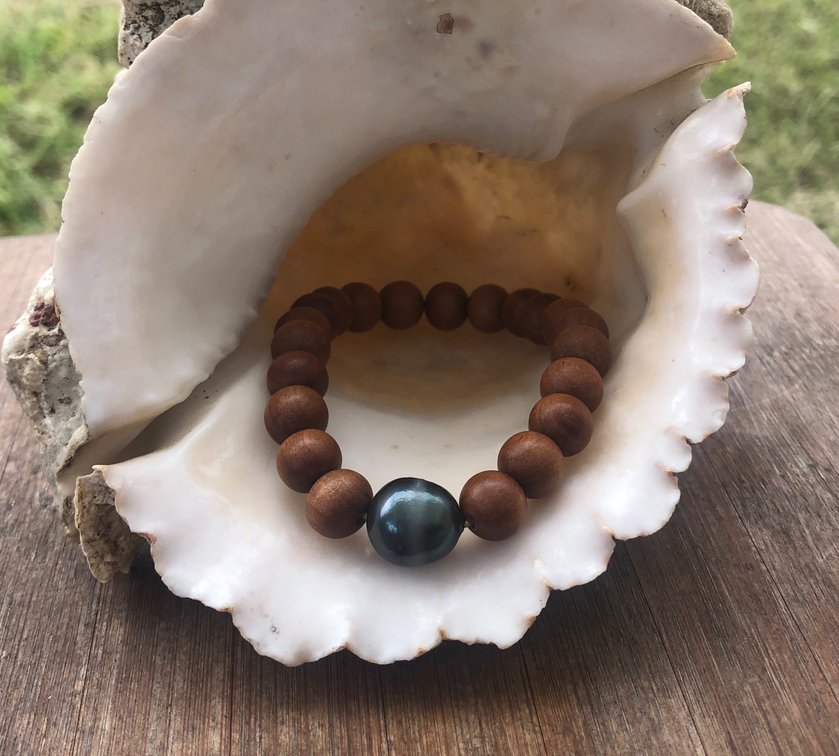 Tahitian Pearl and Iliahi Bracelet