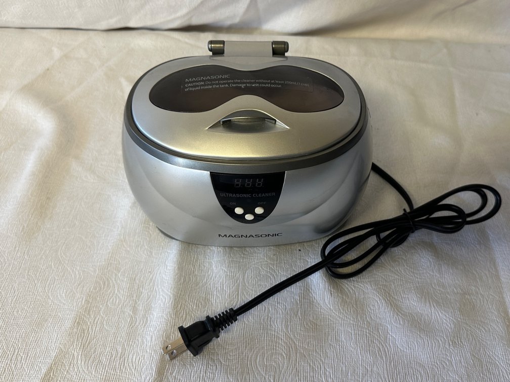 Magnasonic ultrasonic cleaner